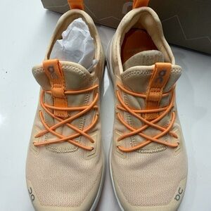 Kids Size 1 OnCloud Cloudleap Tennis Shoes in Tangerine/Blonde, Comes with Box